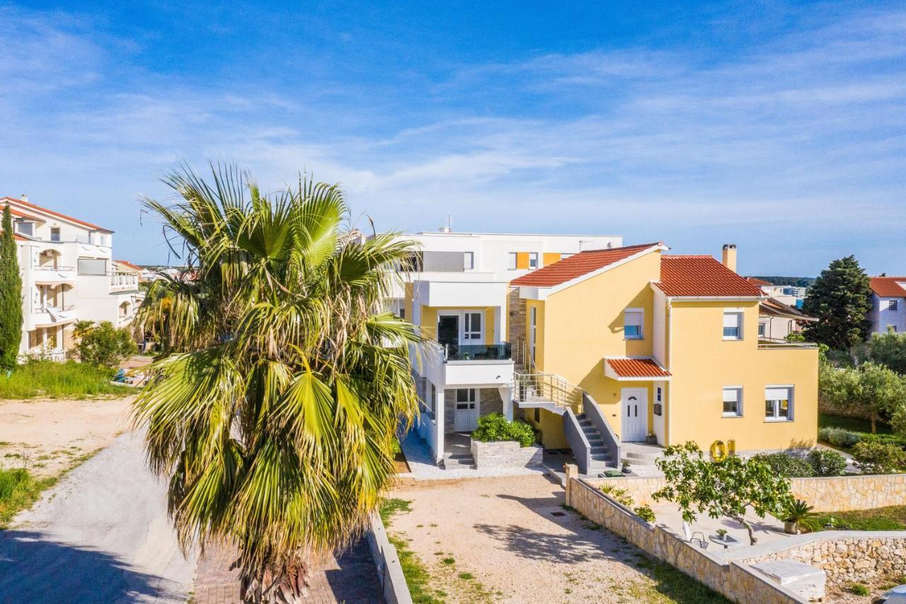 Apartments Yellow Novalja Exterior foto