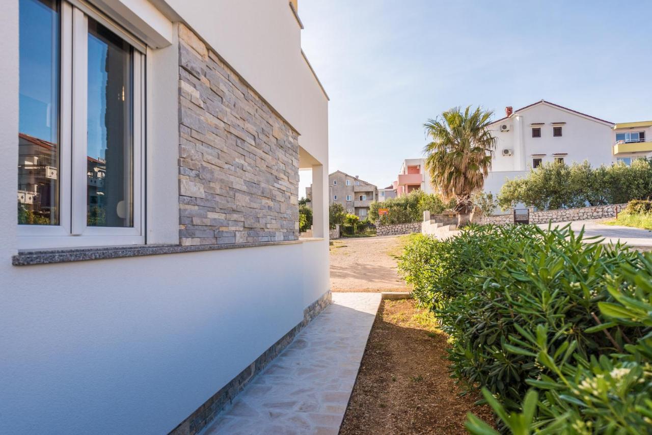 Apartments Yellow Novalja Exterior foto