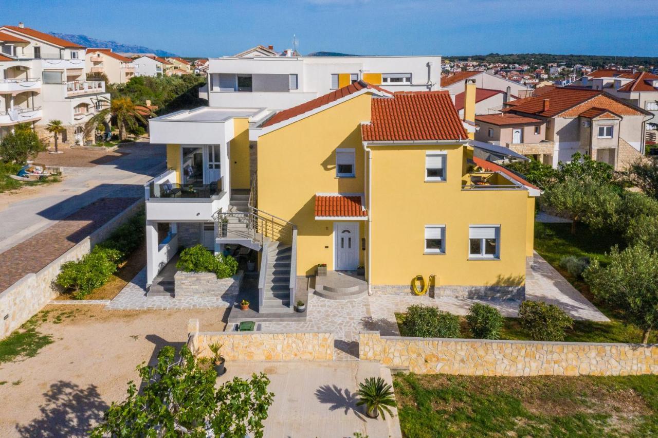 Apartments Yellow Novalja Exterior foto
